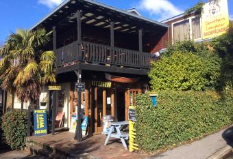 Southern Laughter Backpackers allows 18 year olds to book a room