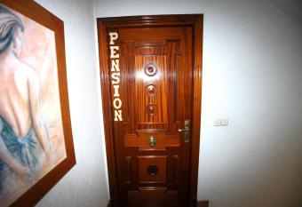 Pensi  n Como en Casa allows 18 year olds to book a room