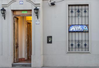 APART LA VI  A allows 18 year olds to book a room