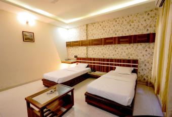Hotel Sharveen Classic-inn has Balcony rooms