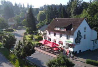Pension Waldschlo   allows 18 year olds to book a room