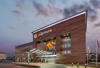 LaQuinta Inn & Suites by Wyndham Euless allows 18 year olds to book a room