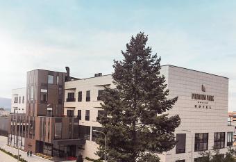 Premium Park Hotel has Balcony rooms