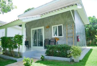 Enda Lanta Bungalows allows 18 year olds to book a room