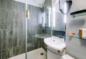 ibis Avignon Centre Gare allows 18 year olds to book a room