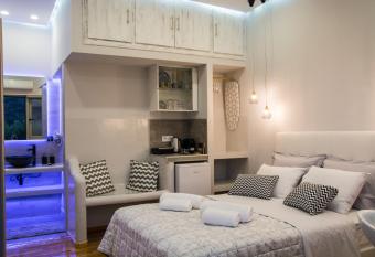 Nature s Guesthouse Luxury Nafplio allows 18 year olds to book a room