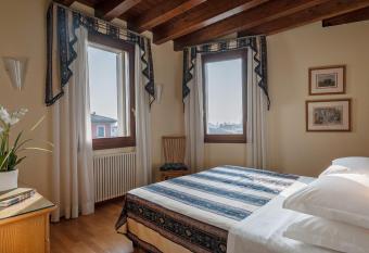 Palazzo Brando - Living Apartments has Balcony rooms