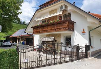 APARTMA SVETINA allows 18 year olds to book a room