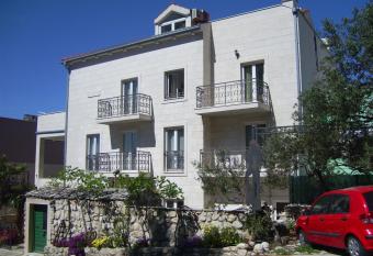 Apartments Villa More has Balcony rooms
