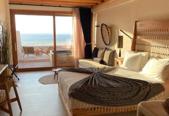 Mythic Paros , Adults Only allows 18 year olds to book a room