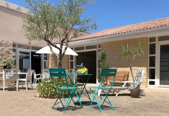 Patio Parc R  sidence allows 18 year olds to book a room