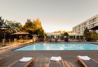 Novotel Nancy allows 18 year olds to book a room