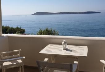 Kleanthi Apartments allows 18 year olds to book a room