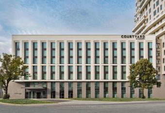 Courtyard by Marriott Hamburg City allows 18 year olds to book a room