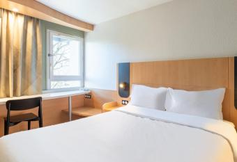 B&B HOTEL Lyon Eurexpo Bron allows 18 year olds to book a room