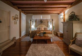 The lemon tree allows 18 year olds to book a room