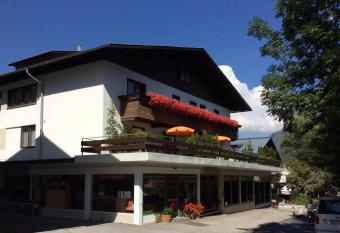 Gadenst  tter Apartments in der City has Balcony rooms