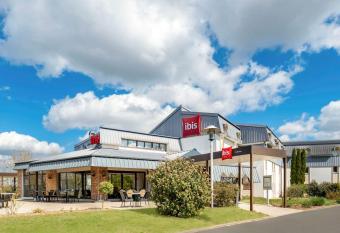 ibis Amboise allows 18 year olds to book a room