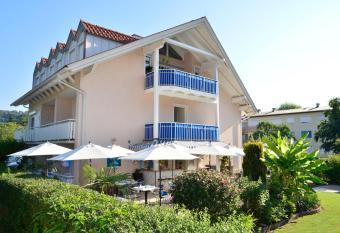 Happy Lake by Thomas Strugger has Balcony rooms