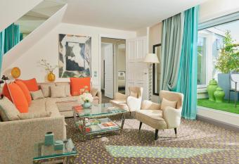 Le Burgundy Paris has rooms with a private hot tub