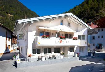 Ferienresidenz La Vita has Balcony rooms