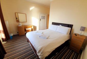 The Royal Clarence Hotel (on the Seafront) allows 18 year olds to book a room