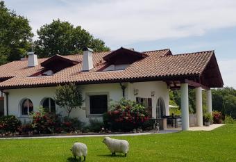 Maison d hotes Lapitxuri allows 18 year olds to book a room