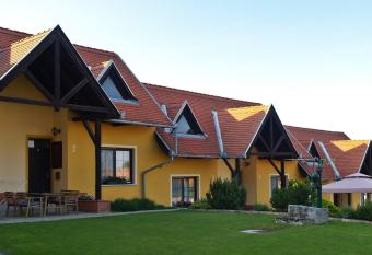 Huber Panzi   has Balcony rooms