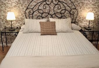 Apartamento Tur  stico Santiago allows 18 year olds to book a room