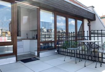 VULTOR Apartments has Balcony rooms