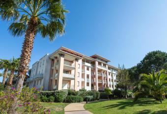 Vacanc  ole - Les Calanques Du Parc has Balcony rooms