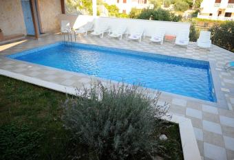 Apartments&Rooms Jelavi   has Balcony rooms