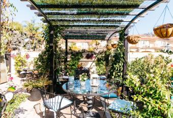 Seaside Laguna Inn & Suites has Balcony rooms