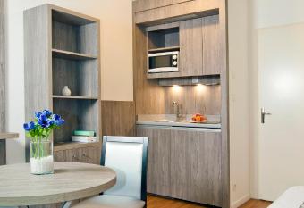 S  jours & Affaires Reims Clairmarais allows 18 year olds to book a room