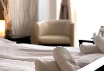 Hotel Modena has Balcony rooms