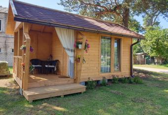 Piej  ras nami     has Balcony rooms