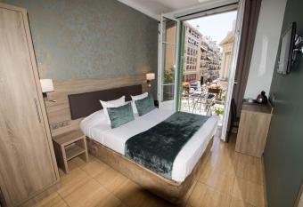 H  tel Parisien has Balcony rooms