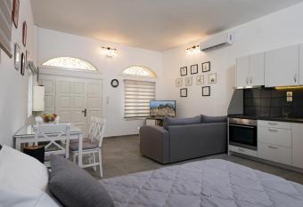 the four seasons allows 18 year olds to book a room