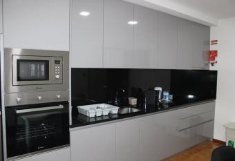 APARTAMENTO CIDADE NOVA allows 18 year olds to book a room