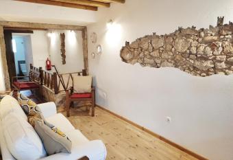 Casas do Miramonte Marv  o allows 18 year olds to book a room