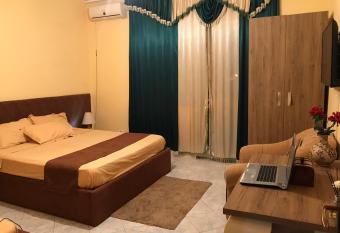 Vogli s House has rooms with a private hot tub