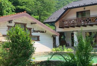 Gostynets has Balcony rooms