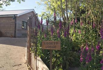 Lissett Lodge has Balcony rooms