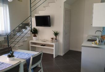 Marina bay house has Balcony rooms