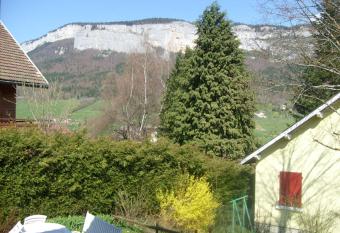 G  te meubl   Les Centaur  es has Balcony rooms