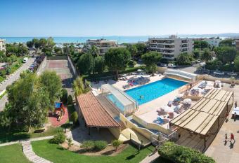 R  sidence Pierre & Vacances Heliotel Marine allows 18 year olds to book a room