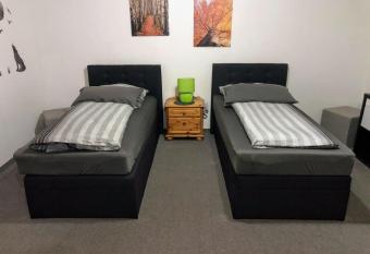 Messezimmer 4 u 2 allows 18 year olds to book a room