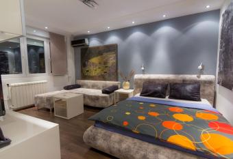 Central Park Apartments allows 18 year olds to book a room