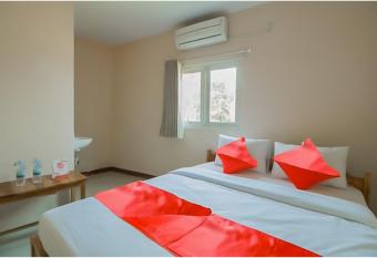 RedDoorz Syariah at Pantai Pelabuhan Ratu allows 18 year olds to book a room