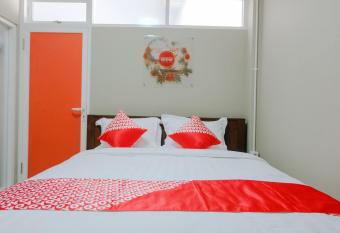 OYO 1119 Gendhis Gallery Syariah allows 18 year olds to book a room